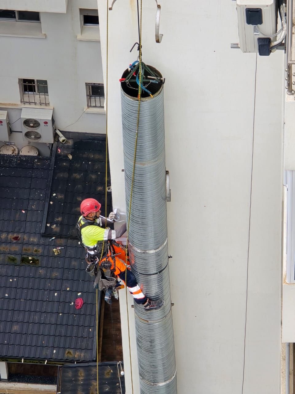 Installation et maintenance de conduits techniques en hauteur